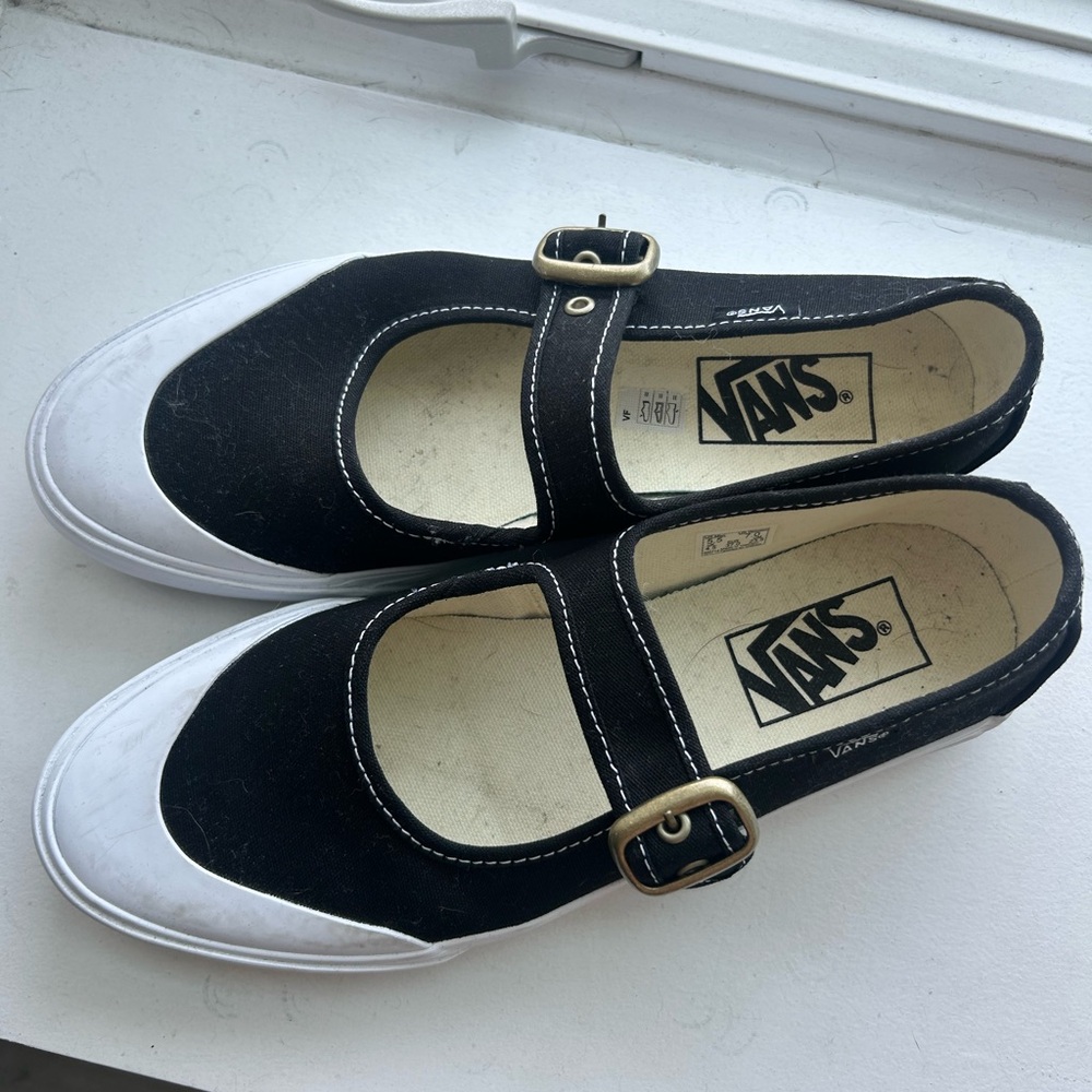 Vans Black and White Mary Jane Shoe sz 7
